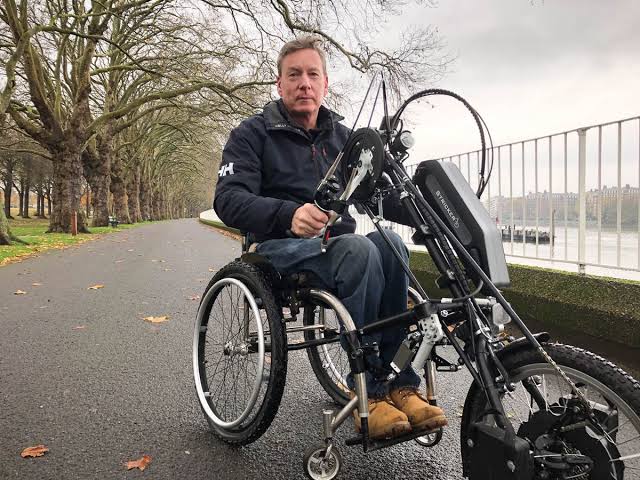 IndexRover's tweet photo. I was trying to find some examples of English people speaking Arabic last night to show a friend. The best I could find was BBC Arabic Correspondent Frank Gardner. Sadly, while reporting in Saudi in 2004, Gardner was shot by al-Qaeda sympathisers, paralysed and left for dead.๐ญ https://t.co/LfVYVbbOks