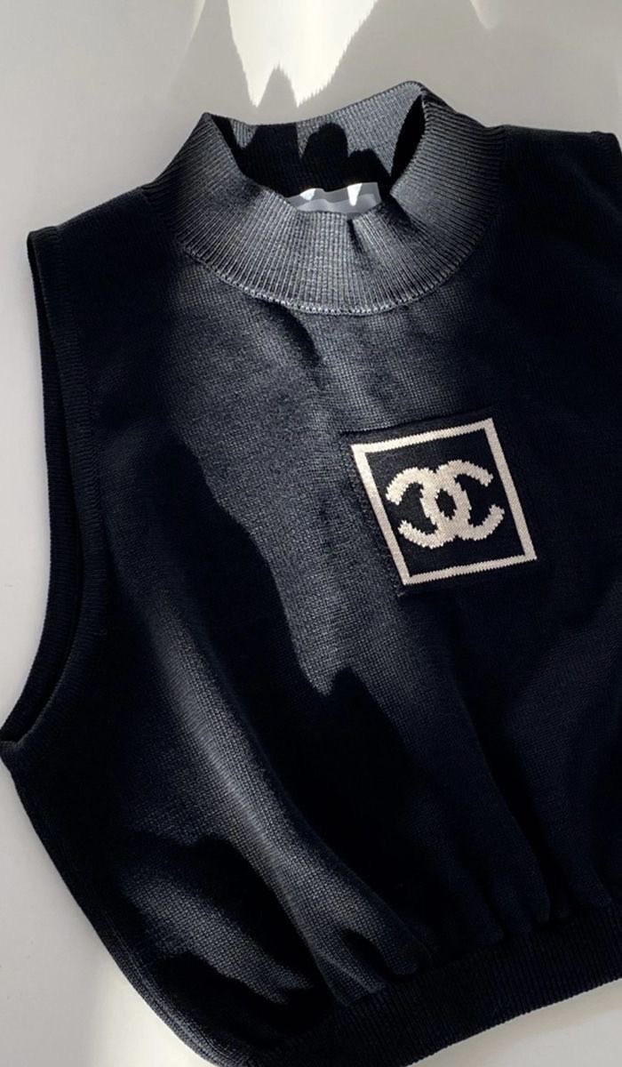 SelectOutfit's tweet photo. chanel top https://t.co/1HrPFolFnr