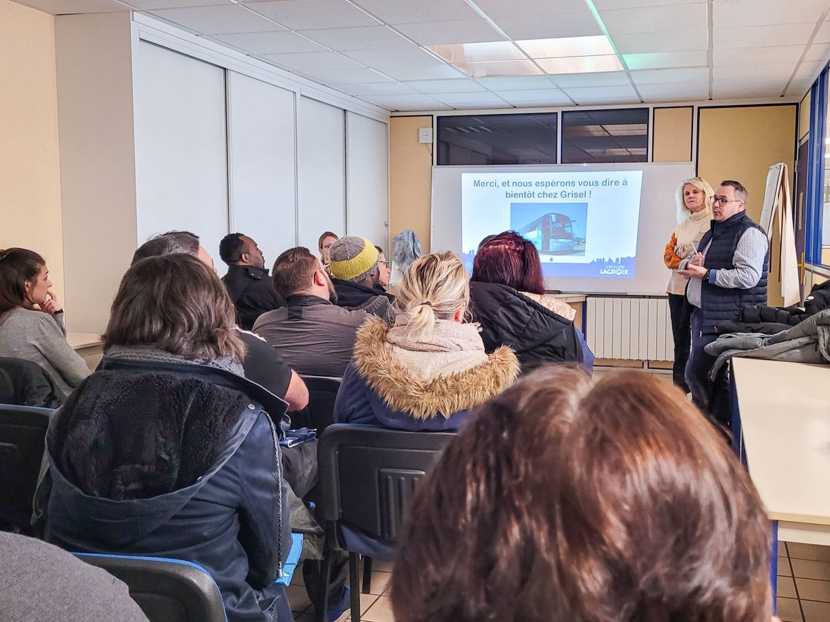 Quoi de mieux pour commencer la semaine qu'une réunion d'information collective ? 🤗

De nombreux demandeurs d'emploi sont venus en apprendre plus sur le métier de conducteur de cars en compagnie de leur conseiller @Poleemploi_Ndie 🤝

#MondayMotivation #LundiMotivation