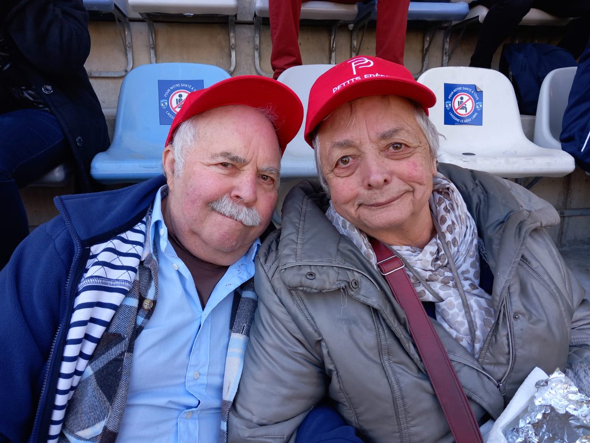PFPauvres's tweet photo. 🏉✨Magnifique journée samedi pour les aînés accompagnés en Occitanie grâce au @MHR_Solidaire, avec un grand moment pour Jean-Maurice qui a donné le coup d'envoi fictif !
Merci @MHR_officiel &amp; @FufuOuedraogo pour leur engagement à nos côtés !  

#MondayMotivation #MHRSolidaire https://t.co/k6Br76xeex