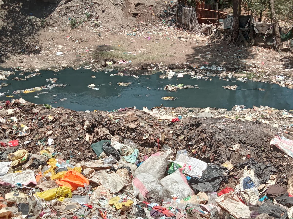 salim_025's tweet photo. Mukuru kwa Ruben people are at risk of infections associated with water pollution, urgent help by County government needed https://t.co/PCQ2GMlSaw