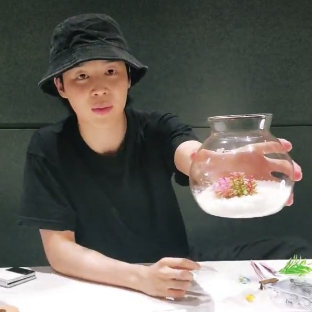 오빠 자꾸 뭔가 만들면 냅다 들이미는 거 개웃김