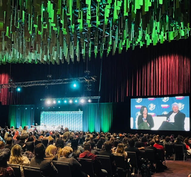 OfIotians's tweet photo. #ECCC2023 was incredible! Great job by @Reed_POP! Attended the #Scream Reunion panel & was able to meet @thenevecampbell afterwards! #ECCC #emeraldcitycomicon #Scream #ScreamCast #ScreamMovie #Ghostface #Horror #HorrorMovies #HorrorFamily #Seattle https://t.co/B83bUigz16