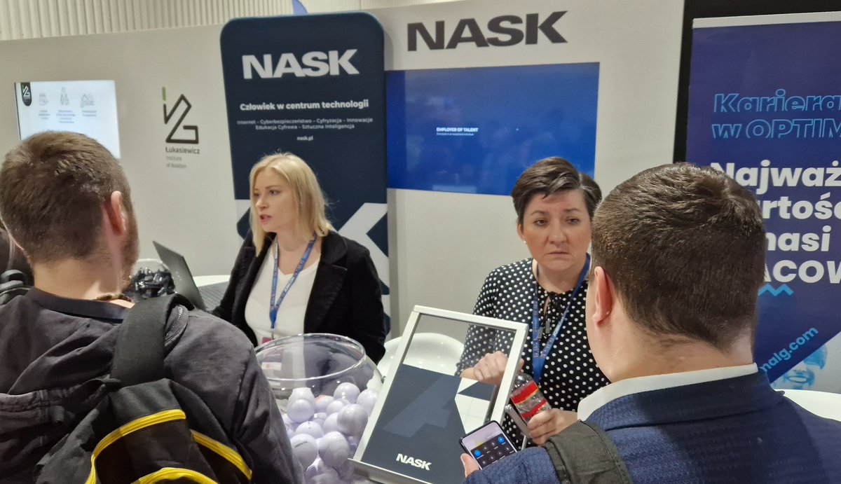 NASK_pl's tweet photo. Interesujesz się nowymi technologiami, #cyfryzacja i #cyberbezpieczeństwo? Wybierz karierę w @NASK_pl! Jak dołączyć do NAS(K) dowiesz się już dziś podczas Targów Pracy #JOBICON! Nasz Zespół HR i rekrutacji czeka na Ciebie w EXPO XXI w #Warszawa. Zapraszamy!
#Praca #NASKkariera https://t.co/zg9fYC2wRh