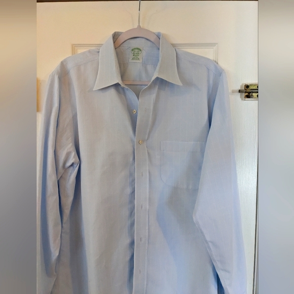 thegamemerchant's tweet photo. So good I had to share! Check out all the items I'm loving on @Poshmarkapp from @_heroes4life #poshmark #fashion #style #shopmycloset #brooksbrothers #vince: https://t.co/oTnXzu2wAC https://t.co/KWwKDu97To