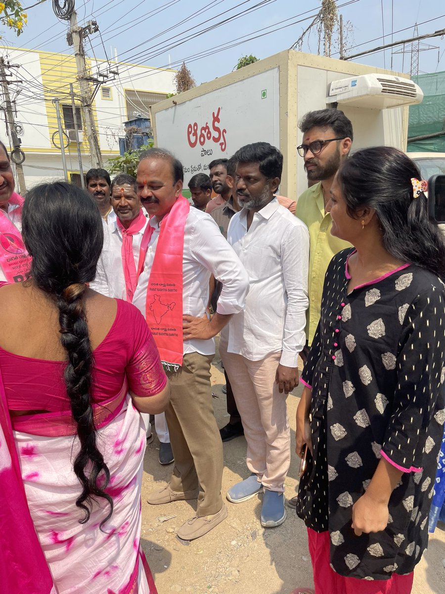 Surekha82486923's tweet photo. #picoftheday  #peoplesleader #BOSS #ranjithreddyanna #mpranjithreddy #MP #poorpeoplesleader #cheverlla @DrRanjithReddy @KTRBRS @BRSparty2022 @BRSTechCell #TEAMGRR @Team_MPRanjith @Team_GRR @SridharGRR https://t.co/85S3SIjkQl