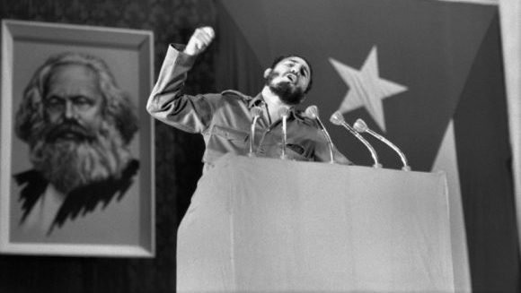 #LunesConMarx Ayer recordamos el aniversario de una de ellas. Hoy reafirmamos con #Fidel (28/01/90): "nuestras 2 inmortales consignas, las que unen a Marx, Engels y Lenin con Martí, con Maceo, con Céspedes: Socialismo o Muerte, Patria o Muerte, ¡Venceremos!". ¡No se equivoquen!