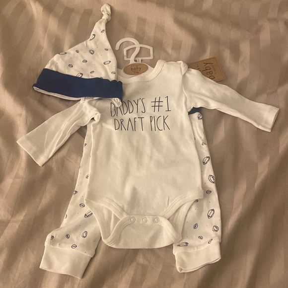 cprincern2's tweet photo. So good I had to share! Check out all the items I'm loving on @Poshmarkapp from @chelsea91678018 #poshmark #fashion #style #shopmycloset #beachlunchlounge #meilun #raedunn: https://t.co/KJXt4wvGfB https://t.co/vZoLfXgZFf