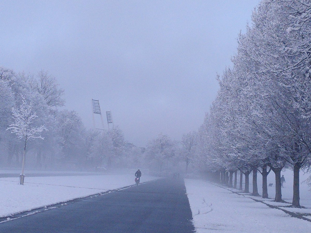 plutex's tweet image. Frühling ist eine Frage der inneren Einstellung! :-)
HEUTE morgen auf dem Weg zu #PLUTEX ins Tabakquartier in #Bremen.
@HBdigitalmedia #Schnee #datacenter #weserstadion #arbeit