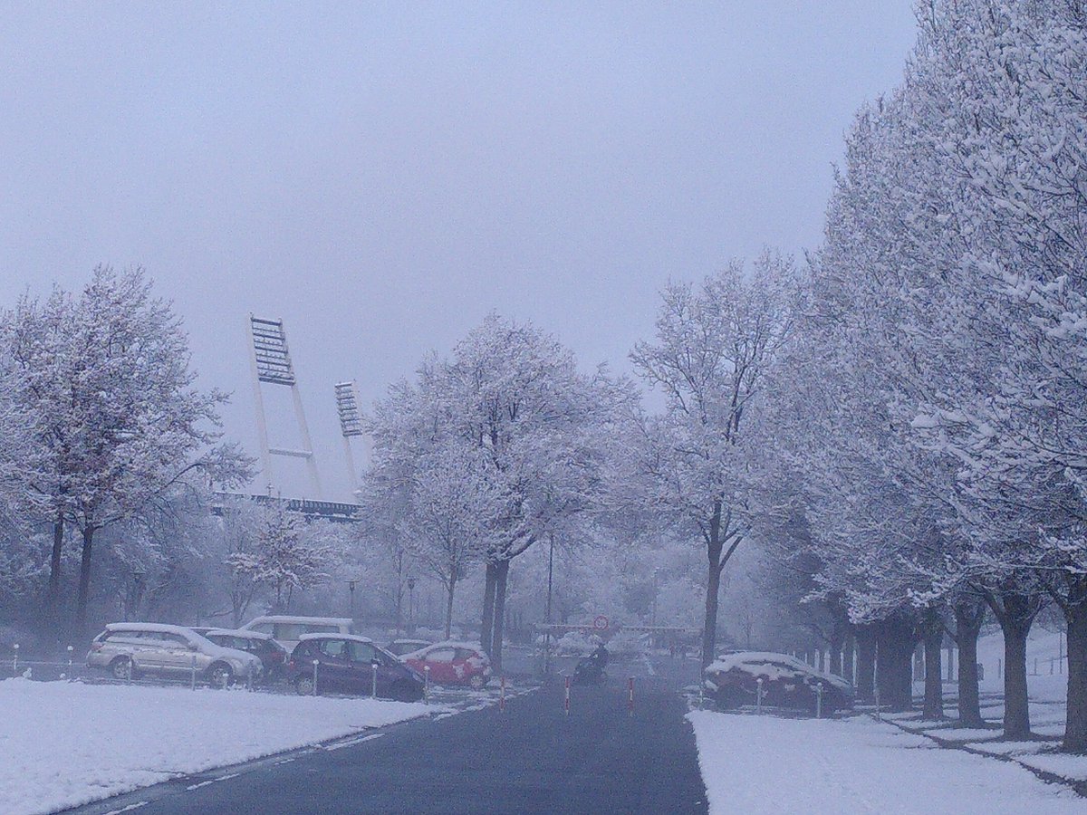 plutex's tweet image. Frühling ist eine Frage der inneren Einstellung! :-)
HEUTE morgen auf dem Weg zu #PLUTEX ins Tabakquartier in #Bremen.
@HBdigitalmedia #Schnee #datacenter #weserstadion #arbeit