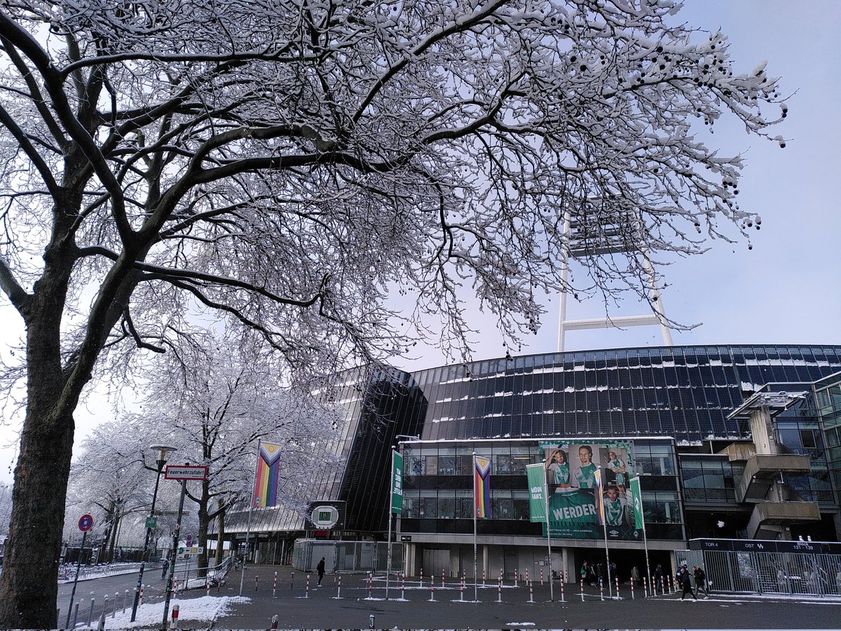 plutex's tweet image. Frühling ist eine Frage der inneren Einstellung! :-)
HEUTE morgen auf dem Weg zu #PLUTEX ins Tabakquartier in #Bremen.
@HBdigitalmedia #Schnee #datacenter #weserstadion #arbeit