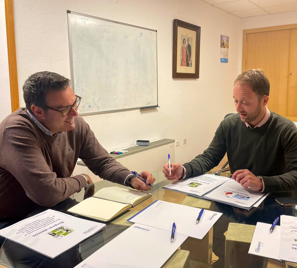 👥 El presidente <a href="/ErikDom83/">Erik Domínguez Guerola</a> ha mantenido hoy una reunión con la <a href="/fundfmeseguer/">Fundación Fulgencio Meseguer</a>.

✅ Nos han presentado distintos proyectos muy interesantes para la provincia de #Jaén.

#JaénEntreTodos💙