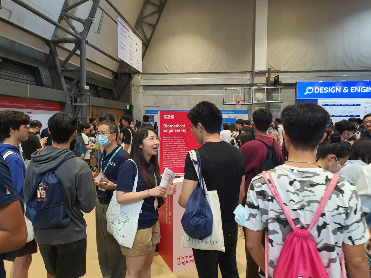 RayeYeow's tweet photo. #TeamBME staff & students putting their best efforts into #NUSOpenHouse, sharing abt @BME_NUS program, #MedTech ecosystem, #bGood & student life! Conducted E7 tours, bringing prospective students thru bioimaging, biofluids, neuroscience & robotics research labs #NUSCDE #RayeLab https://t.co/i1lxxy81aC
