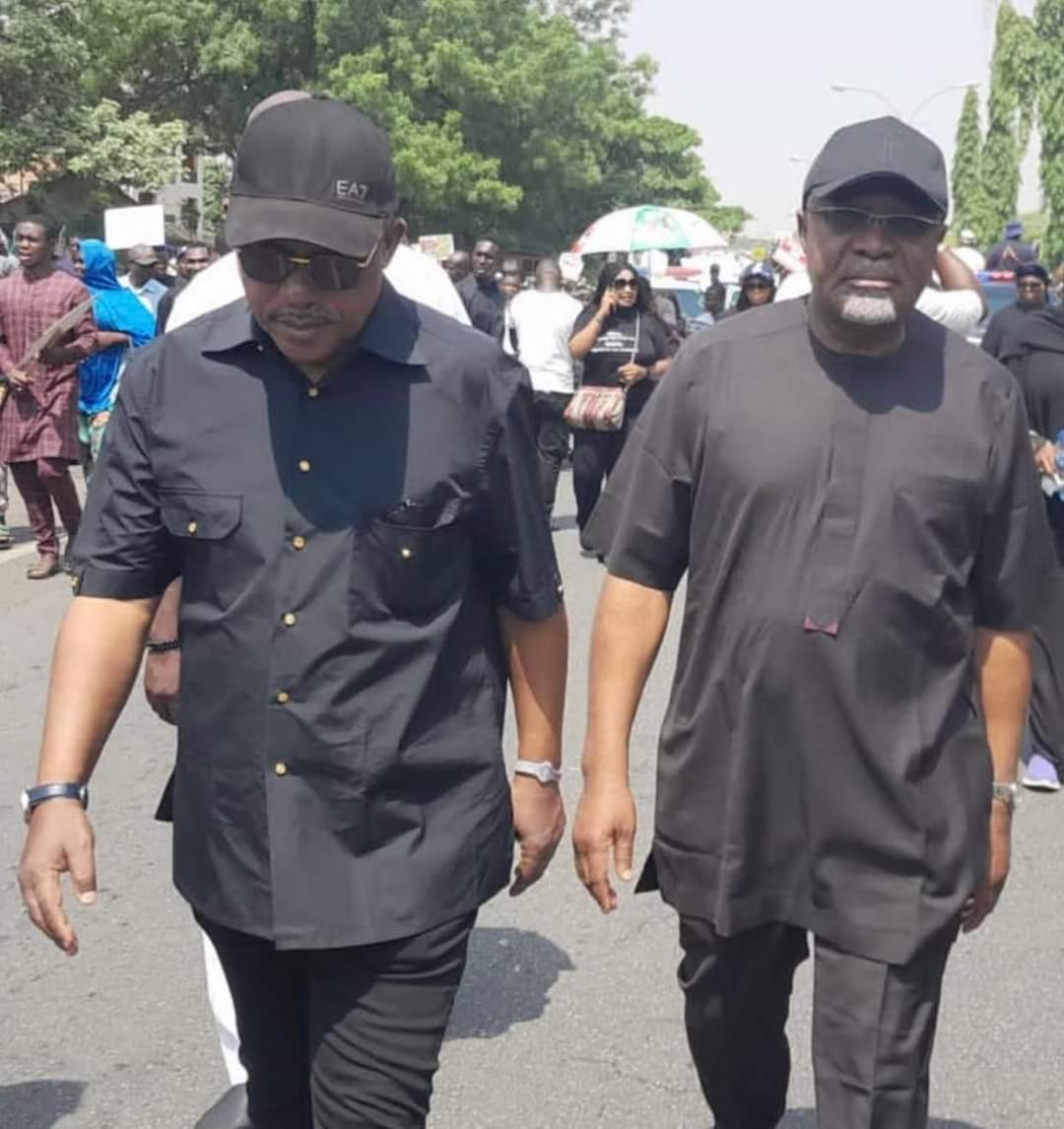 chancemediang's tweet photo. Presidential candidate of @OfficialPDPNig,@atiku Abubakar leads Ayu, Dino, Sekibo, Secondus and ors to protest against irregularities by @inecnigeria during the recently conducted Presidential elections. https://t.co/eeIVWLMwD6