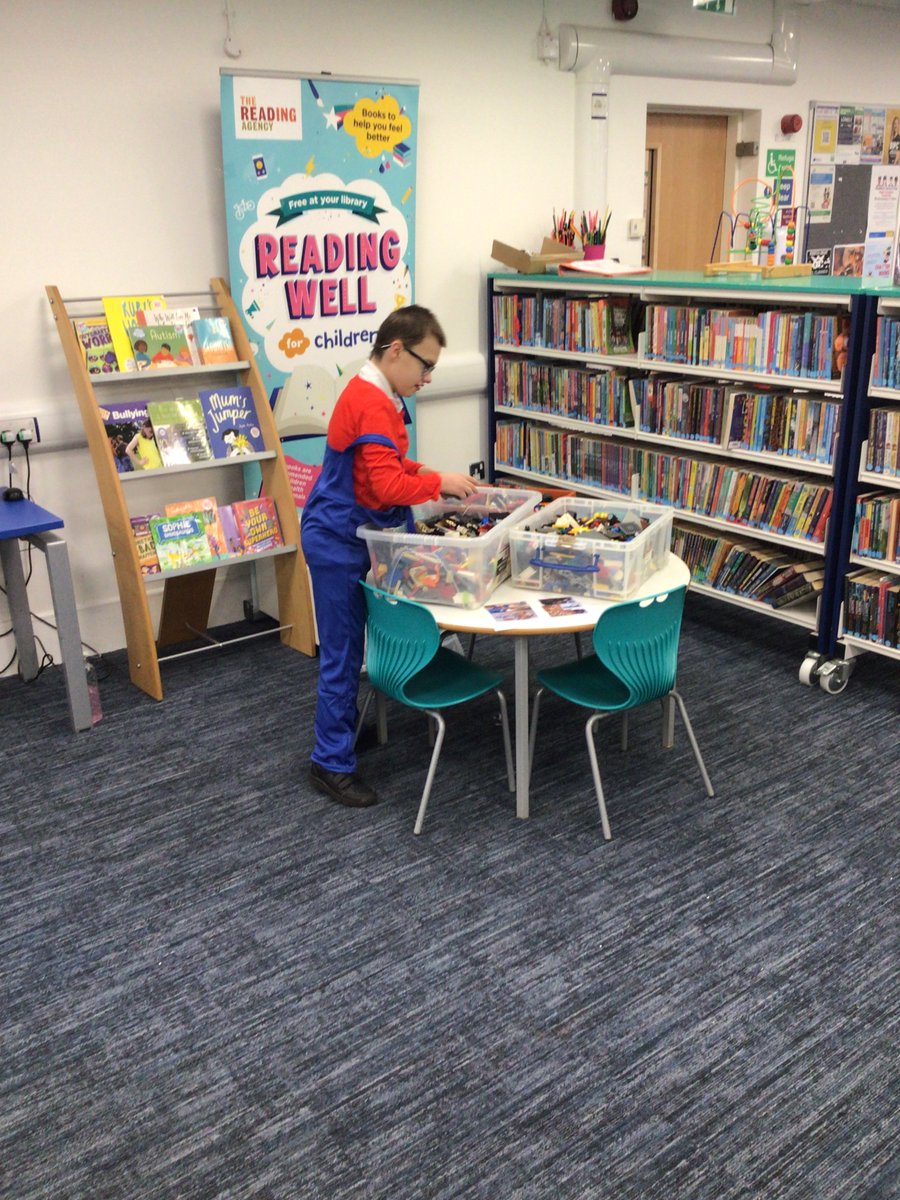 PitcheroakSch's tweet photo. Pupils in KS3 enjoyed a Lego Therapy session at @RedditchLibrary yesterday for #WorldBookDay2023. Their mission was to create either a bridge or boat to rescue Lego figures either side of a flowing river 🌉🛥️🤓 #LoveYourLocalLibrary https://t.co/GV9xgJa9ZE
