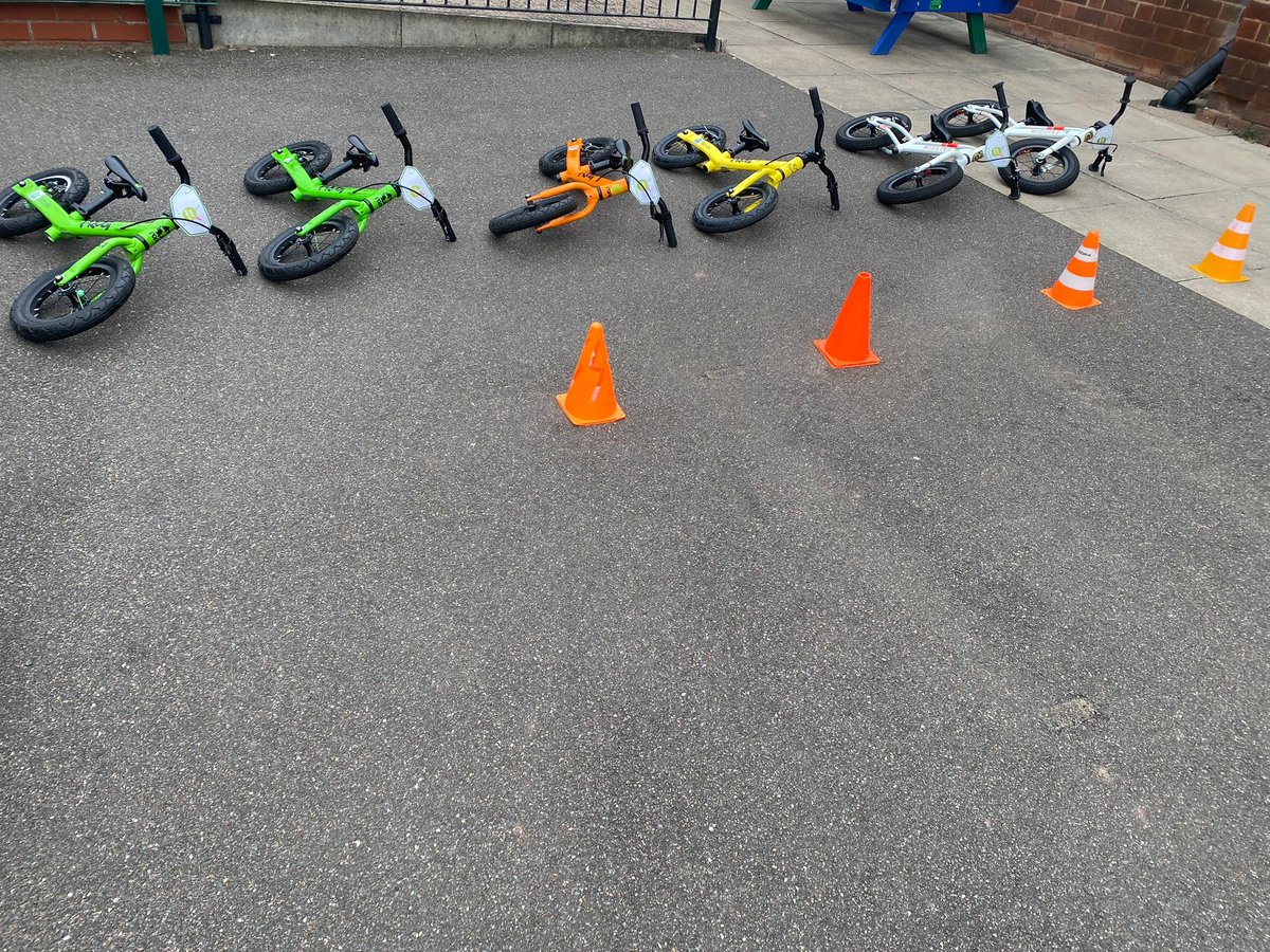 MinibikersUk's tweet photo. Bikeability Balance at @EdaleRiseSchool 🚴‍♂️🚴‍♀️👍 
#bikeability #bikeabilitybalance #cycling #minibikers #frogbikes #learntocycle #cycling #nottinghamshire #nottingham https://t.co/TJCNoA6WXZ