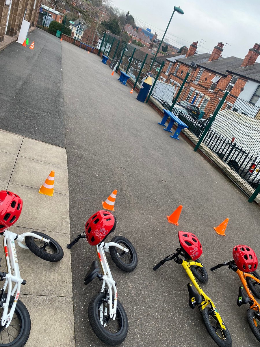 MinibikersUk's tweet photo. Bikeability Balance at @EdaleRiseSchool 🚴‍♂️🚴‍♀️👍 
#bikeability #bikeabilitybalance #cycling #minibikers #frogbikes #learntocycle #cycling #nottinghamshire #nottingham https://t.co/TJCNoA6WXZ
