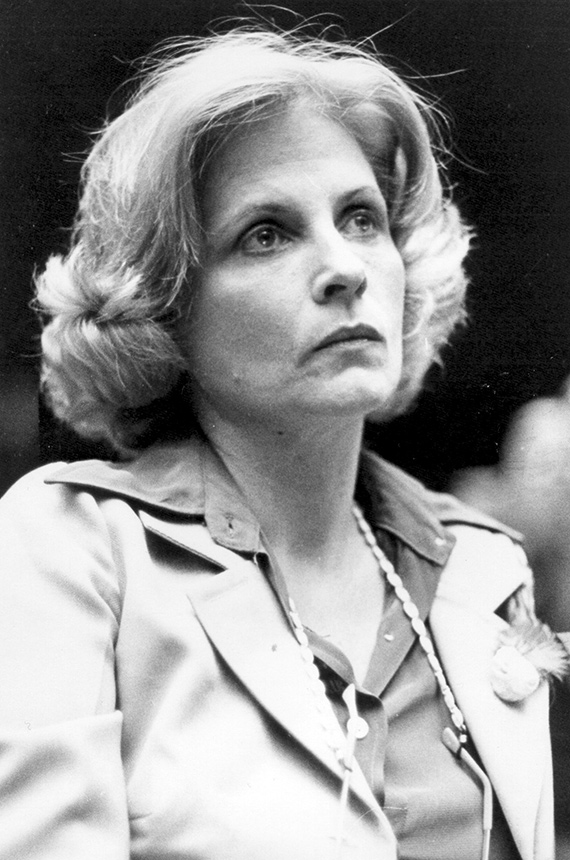 A primeira mulher eleita deputada federal no Brasil foi a médica Carlota Pereira de Queirós, em 1934. Já a primeira senadora a tomar posse foi a professora  Eunice Michilles, apenas em 1979. 

A baixa representatividade feminina na política sempre foi um problema. 🧶⬇️