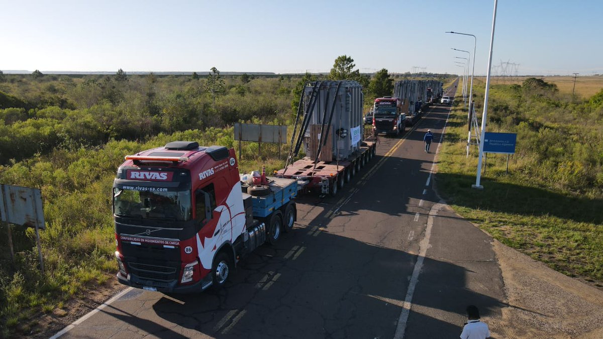 ebypy's tweet photo. #AHORA Arriban a la zona de obras los cuatro Transformadores de Potencia para la maquinización del Brazo Aña Cuá, de la Central Hidroeléctrica Yacyretá. https://t.co/kPivrswLv4