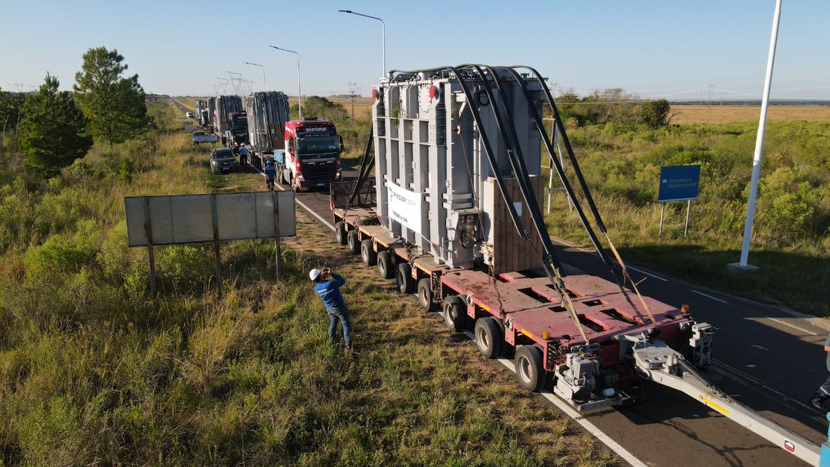 ebypy's tweet photo. #AHORA Arriban a la zona de obras los cuatro Transformadores de Potencia para la maquinización del Brazo Aña Cuá, de la Central Hidroeléctrica Yacyretá. https://t.co/kPivrswLv4