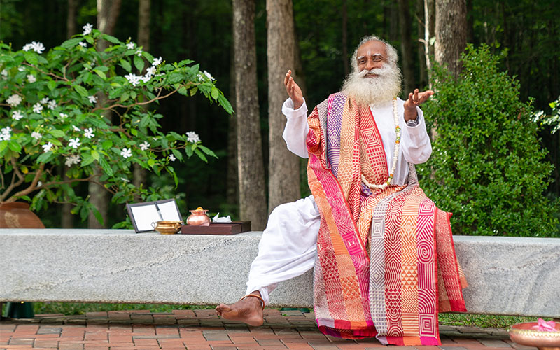 SadhguruJV's tweet photo. Holi is a wonderful occasion to celebrate the arrival of spring with great Joy and Exuberance. And if you learn to create the right kind of chemistry within Yourself, You can make your whole life a Celebration. #Holi #SadhguruQuotes https://t.co/j2M48cWg7g