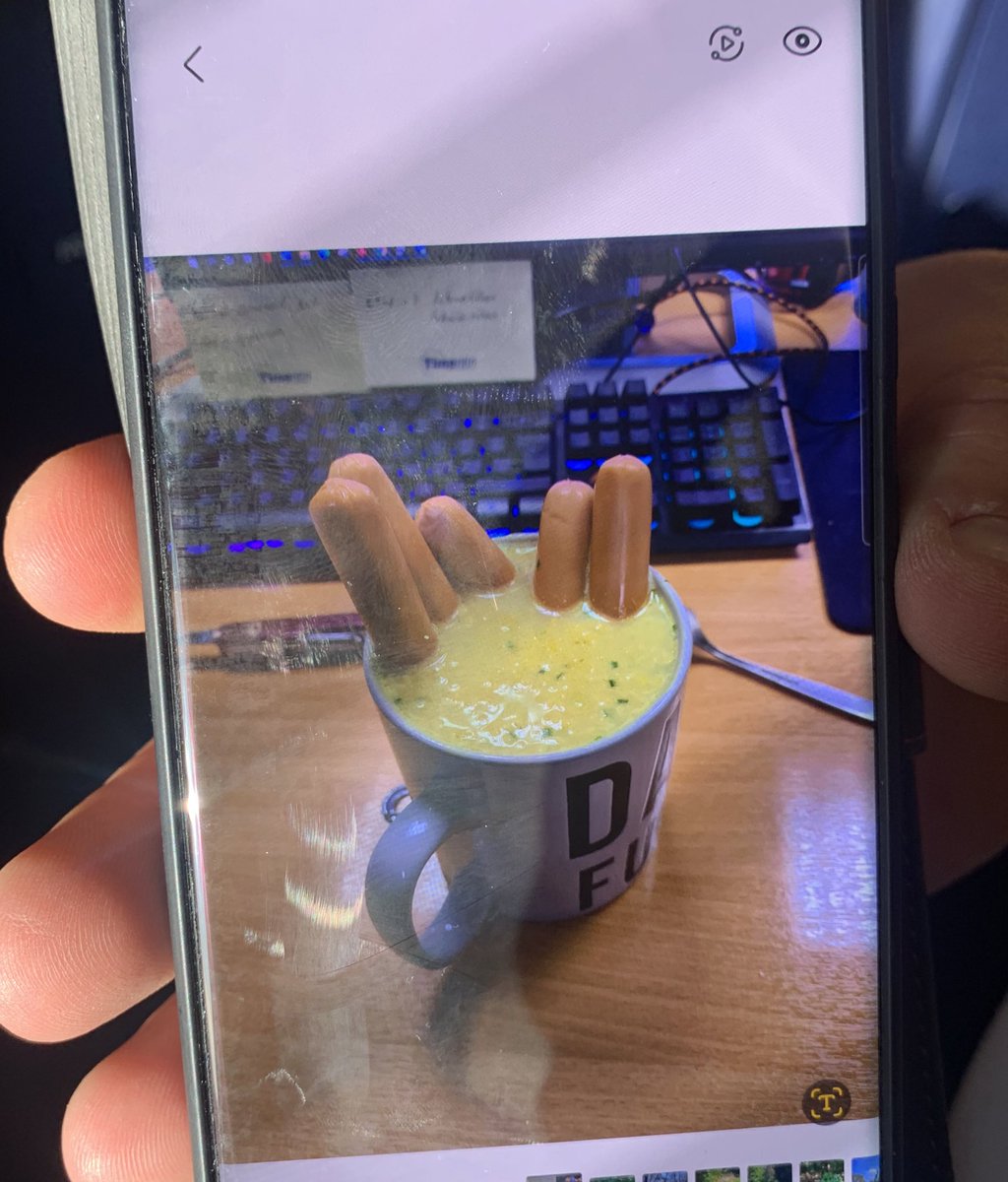 Gibbie__'s tweet photo. an hour into the flight and my father turns and shows me one of the craziests monstrosities he calls hotdog soup. https://t.co/rP4dU4urun