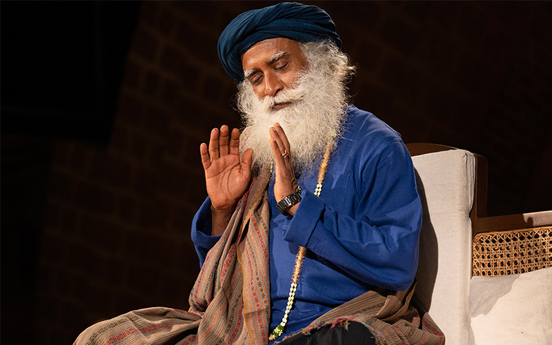 SadhguruJV's tweet photo. People around us can only create situations. How we experience them is always generated by us. #SadhguruQuotes https://t.co/x4gx7LT9EQ