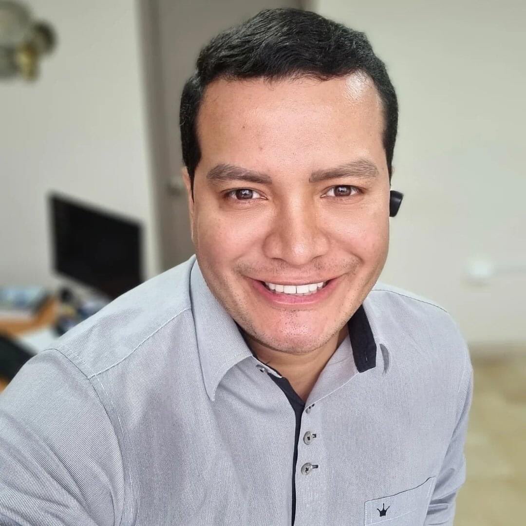 UniversidadDeG3's tweet photo. Señor @jaimenebotsaadi y @MuentesPablo hasta cuando el PSC va a tener gente mediocre en sus filas? el director de compras públicas d la Universidad de Guayaquil, no sabe ni robar bien ¿quien se llevó los 70k de la comisión de los seguros, a dedo? @VillaFernando_ destape la olla. https://t.co/DJbT8hyTA1