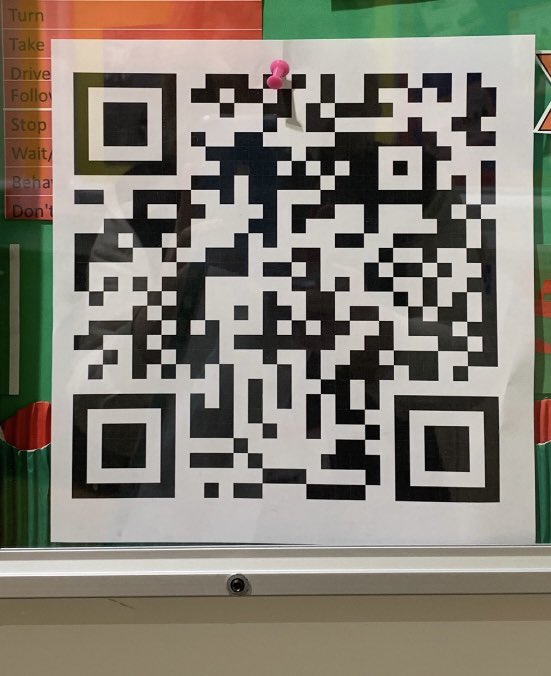 Helfa Drysor i ennill gwobr os deuir o hyd i air Cymraeg gan ddefnyddio codau QR sydd wedi eu gosod o amgylch y coleg mewn golwg blaen A Treasure Hunt to win a prize if Welsh word is found using QR codes which have been placed around the college in plain sight #welshweek