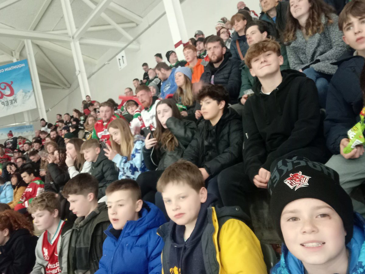 HabsMonBoarding's tweet photo. Monnow House loved their trip to watch Cardiff Devils on Saturday night! ⛸🏒 https://t.co/q2cegvQTQb