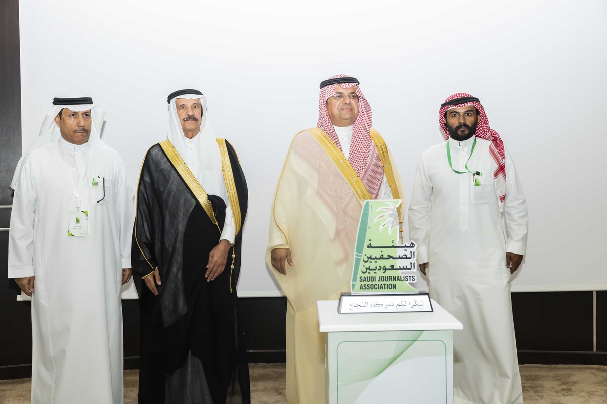 sju_hfr's tweet photo. برعاية سمو محافظ حفرالباطن، وبحضور رئيس هيئة الصحفيين السعوديين.. 
تكريم ( شوميديا الإعلامية ) شريك النجاح لحفل #الصحافة_الرقمية_والإعلام_الجديد https://t.co/rb8WjImqHb