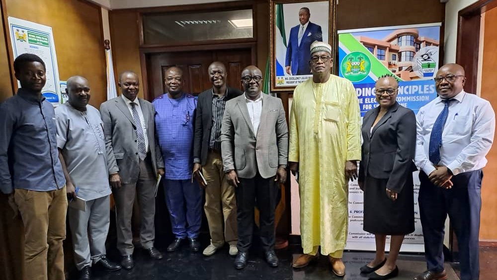 The Electoral Commission for Sierra Leone (@ecsalone) on Twitter photo Today, the newly accredited #ECOWAS Ambassador to Sierra Leone, Ambassador Harouna Moussa and team paid a courtesy call at 🇸🇱ECSL and had frank discussions on regional collaboration with the CEC <a href="/MKKonnehECSL/">Mohamed Kenewui Konneh</a> and Board of Commissioners. Today, the newly accredited #ECOWAS Ambassador to Sierra Leone, Ambassador Harouna Moussa and team paid a courtesy call at 🇸🇱ECSL and had frank discussions on regional collaboration with the CEC <a href="/MKKonnehECSL/">Mohamed Kenewui Konneh</a> and Board of Commissioners.