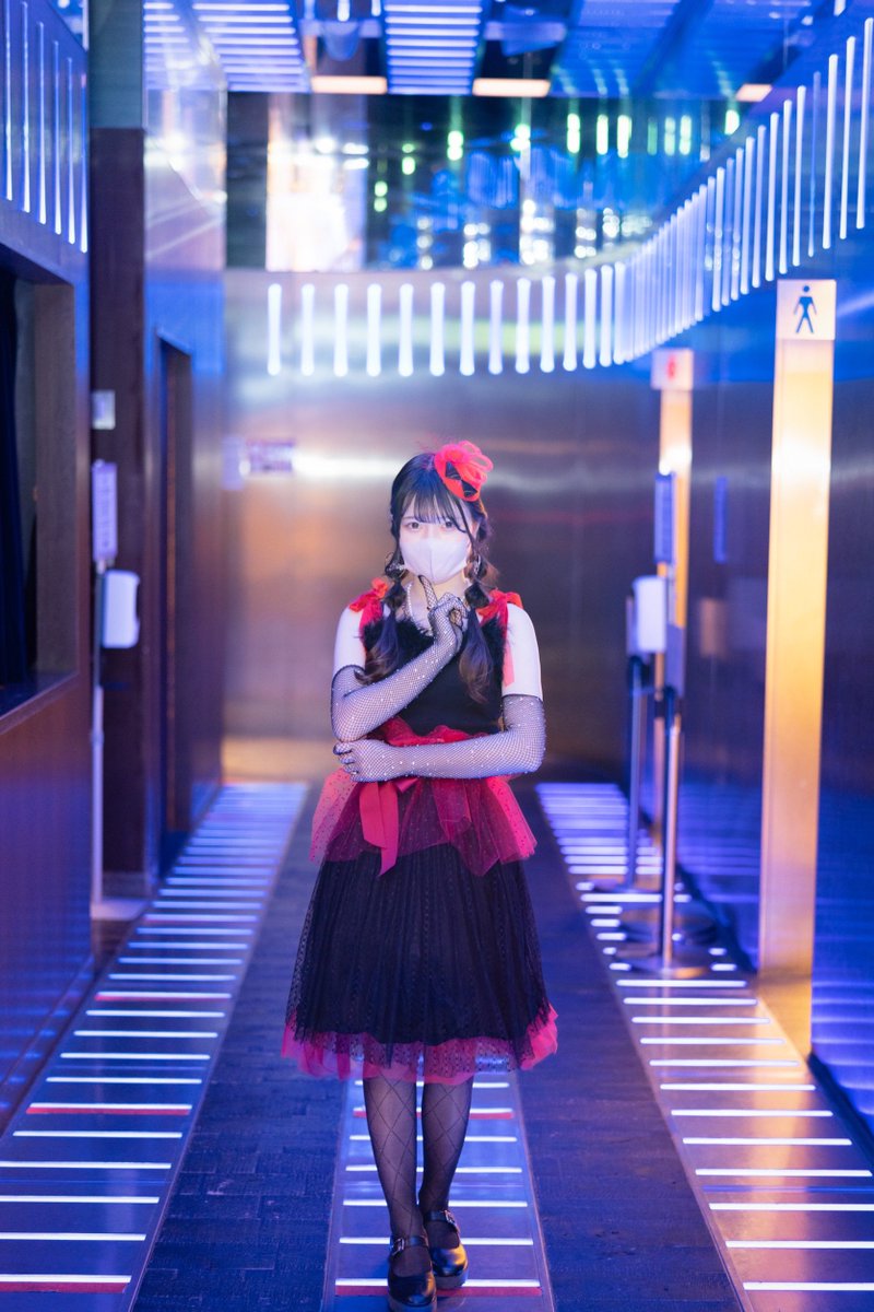 arareee_ruby's tweet photo. 今年のバースデーライブはフォトテクの時着てたMIYANISHIYAMAさんのお衣装を再現💄🎀
このMIYAさんのお衣装大好きすぎていつか着たいな…ってずっと思ってたからドレスコード赤でぴったりすぎた…🎈❤️
トーク帽にはサングラス🕶
イヤリングはLOVE♡
こだわりたくさん詰め込んだ🫶🏻🫶🏻
#TriptoLOVE https://t.co/wcidzNFuk8