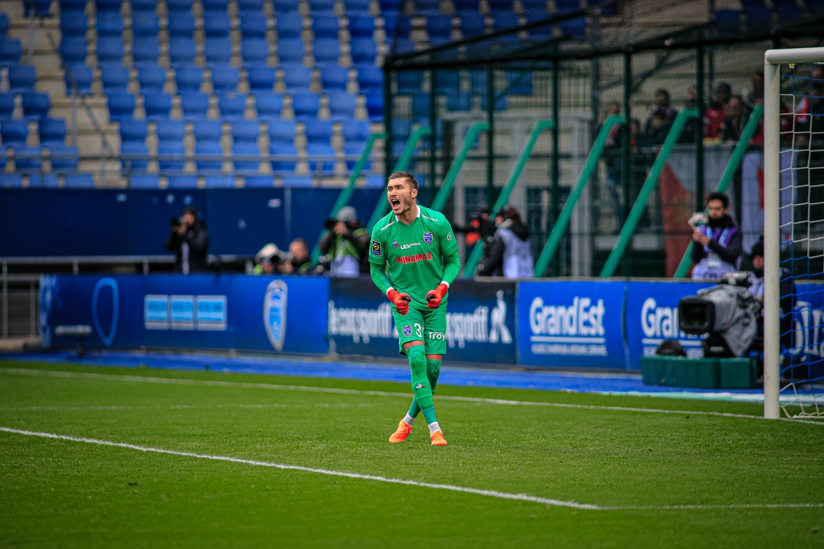 estac_officiel's tweet photo. ๐ธ Retour en images sur la rencontre du week-end ! โ๏ธ
#ESTACASM ๐ตโช๏ธ https://t.co/SMA3KvOuYC
