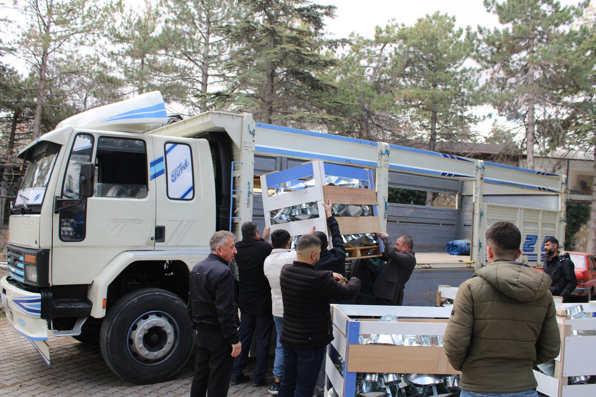 nevsehirmem's tweet photo. ✳️ Afet bölgelerimizde oluşan ihtiyaç üzerine Nevşehir Mesleki ve Teknik Anadolu Lisesi öğretmen ve öğrencilerimiz tarafından üretilen baca kapakları, Kahramanmaraş'ın Pazarcık ilçesine gönderilmek üzere yola çıktı. 👏

@tcmeb @prof_mahmutozer @nevsehirvalilik @MemetPolat0247 https://t.co/KBkfPyx98J