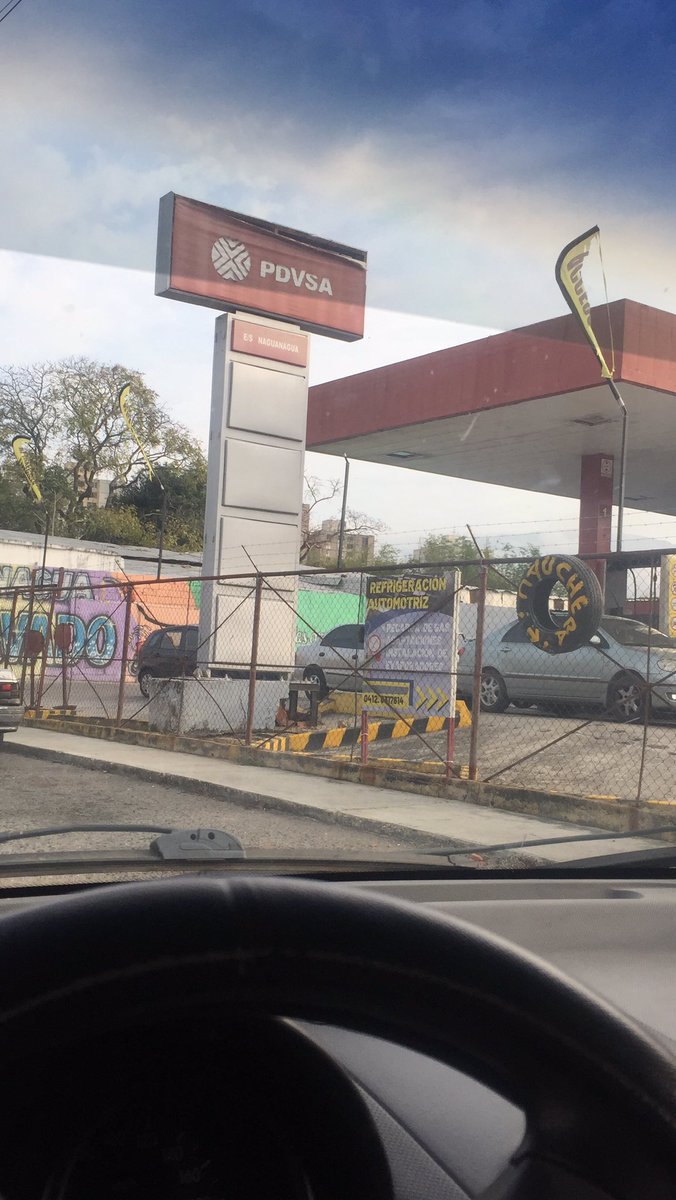 zorayabrandt's tweet photo. #Naguanagua
#VALENCIA
#sincola
#gasolina https://t.co/SVjjYtd27v