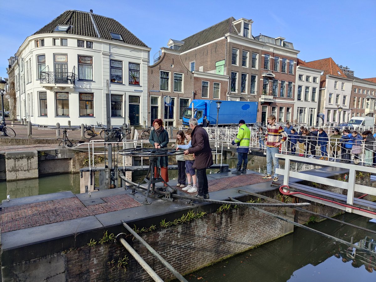 Dingdong! De Utrechtse visdeurbel is weer open en extra spannend met mysterieuze en typisch Utrechtse bodembekleding, live data en een lesprogramma voor basisschoolleerlingen! Veel kijkplezier 👉 visdeurbel.nl