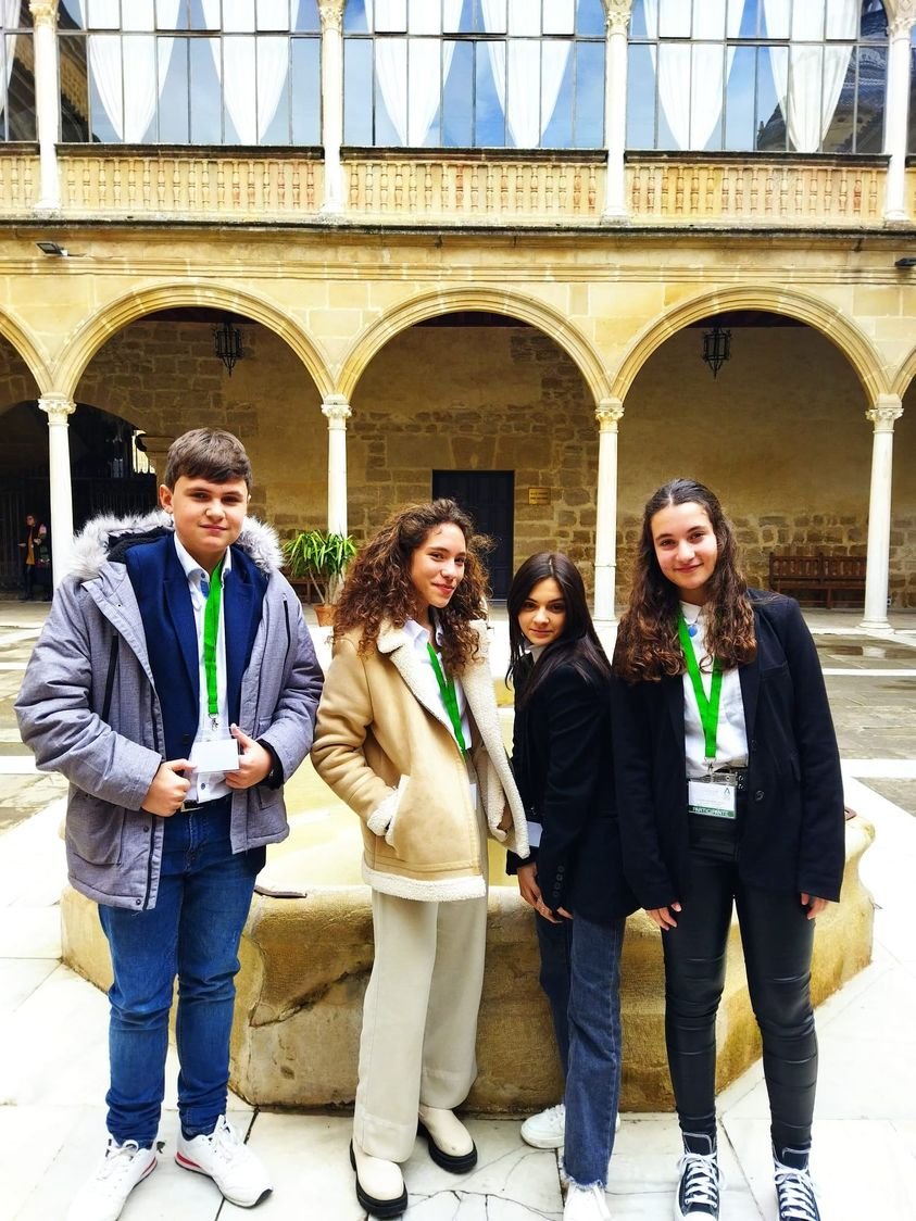 Nuestros alumnos participantes en el IV Torneo de Debate en el Hospital de Santiago de Úbeda, ciudad Patrimonio de la Humanidad. #CiudadesPatrimonio #PuntoDeEncuentro <a href="/centrosFEST/">Fundación Educativa Santísima Trinidad</a>