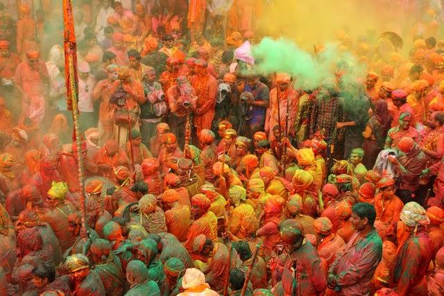 रोटी के बाद मनुष्य की सबसे बड़ी क़ीमती चीज़ उसकी संस्कृति होती है।