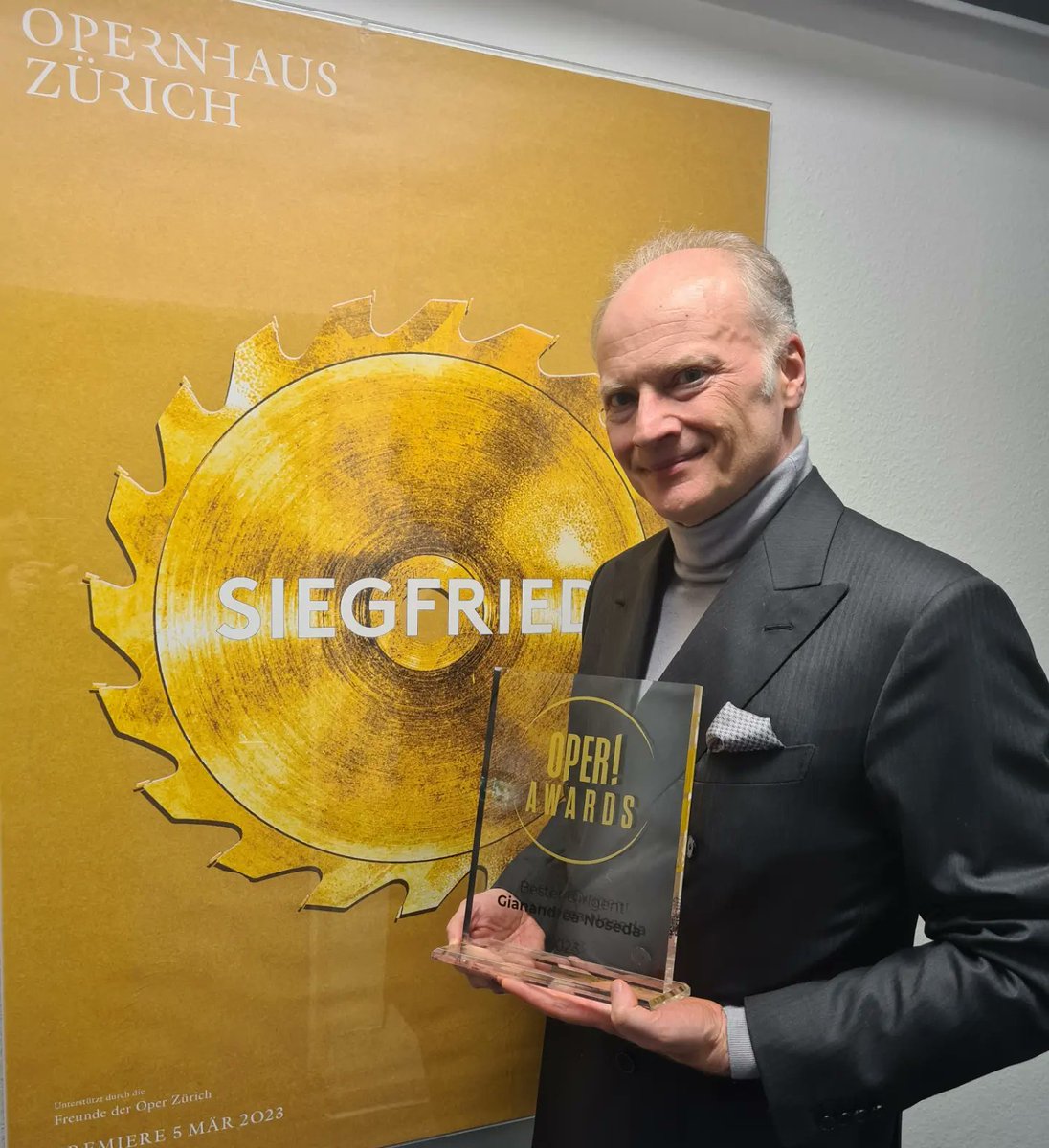 ユン on Twitter "RT opermagazin What a great occasion for us to present the award in person