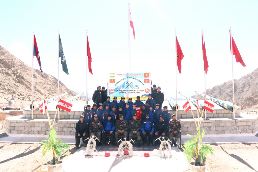 adgpi's tweet photo. Joint #India #Kyrgyzstan expedition to scale Mt Stok Kangri (6153m) was flagged off today from HQ @firefurycorps. The expedition will provide a platform for both Armies to learn the best mountaineering practices from each other.

#IndianArmy https://t.co/ea18EHoNvI