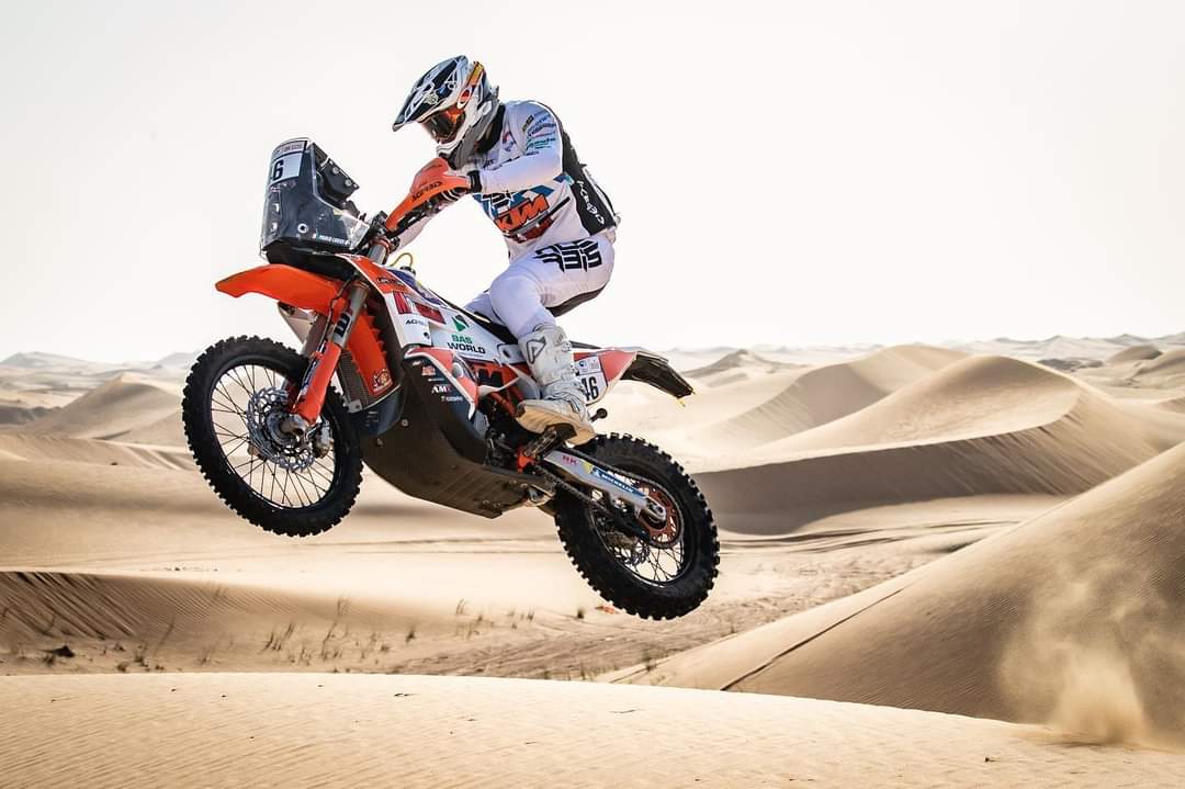 aledimo5's tweet photo. Quella di #PaoloLucci all'#AbuDhabiDesertChallenge è una di quelle imprese da raccontare assolutamente, che rendono speciale il motociclismo. Su #Motosprint, c'è la mia intervista esclusiva al pilota toscano: https://t.co/8XIbZiDVQ6 https://t.co/wI60MaL8Sc