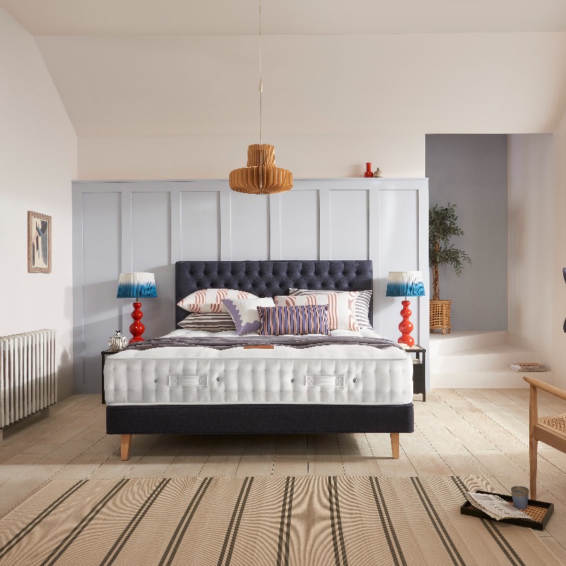 hypnosbeds's tweet image. This cool Spring space features our most luxurious and meticulously crafted mattress collection, Origins Organic, which is endorsed by @EdenProject and certified by The Global Organic Textile Standard.

#SleepExperts #HypnosBeds #BritishMade #Handmade #Organic #Coastal #Spring