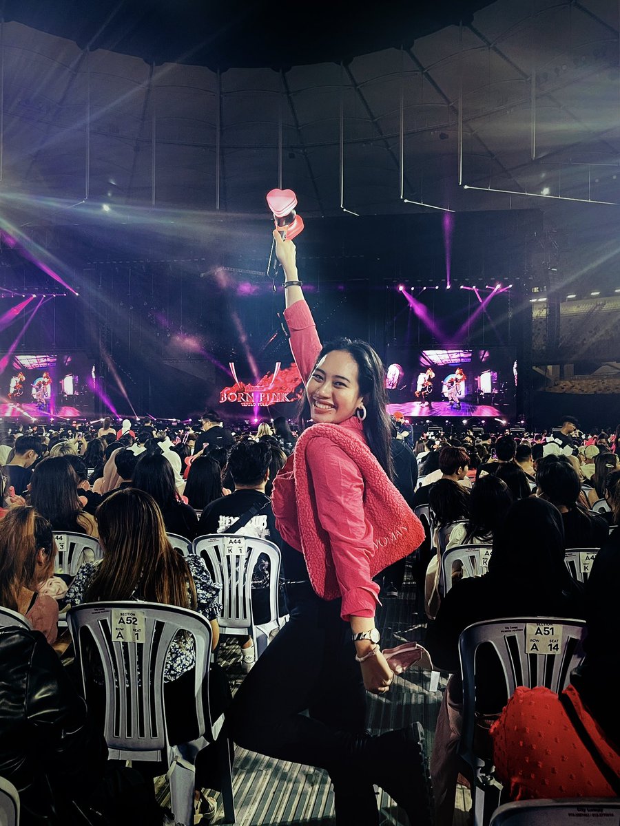 sharang___'s tweet photo. December - #MagicManinKL
January - #GrandwaveinKL
February - #EXOSC_BackToBack
March - #BORNPINKinKL
Lepas ni puasa pergi concert yeah ๐๐๐โค๏ธโ๐ฅโค๏ธโ๐ฅโค๏ธโ๐ฅโค๏ธโ๐ฅ https://t.co/jfo73txfBa