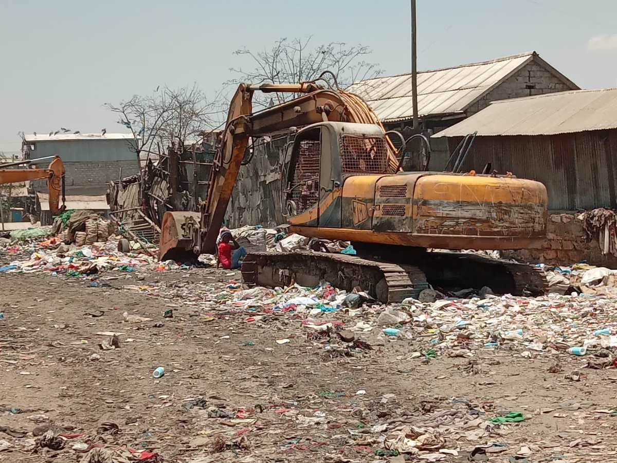 gitau_womwe's tweet photo. "Our doorsteps and corridors have become a dumping site ". Where is our future ? @SakajaJohnson @MMawathe #MukuruSPA #Mukurupeoplesmanifesto @jpicfa2 @socialjusticea9 https://t.co/m5FrfquFy7