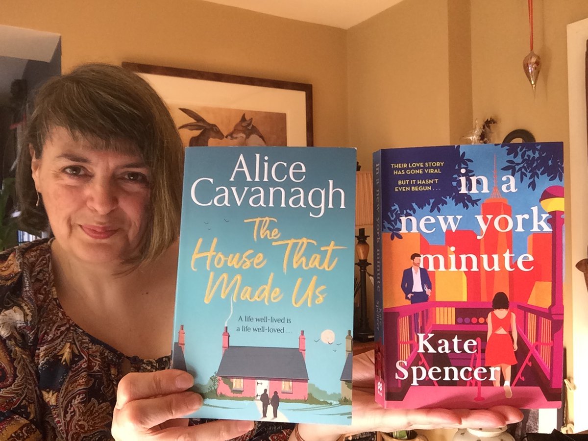 #FestivalFavourites: join @LRLizRobinson for two books about romance and relationships: The House That Made Us @simonschusterUK by Alice Cavanagh In A New York Minute @panmacmillan by Kate Spencer Find out more: lovereadinglitfest.com/our-events/fes…