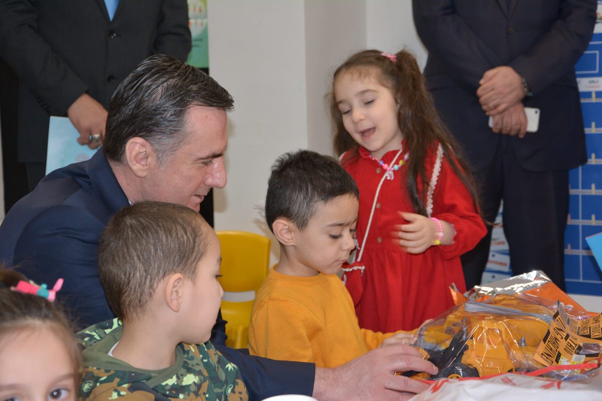 myildiz007's tweet photo. İlçe Milli Eğitim Müdürümüz Mustafa Kılıçgil ile birlikte Özel Muradiye Nene Hatun Okullarına ziyarette bulunarak öğrencilerimizle bir araya geldik. Deprem bölgesinden ilçemize gelen ��ok sayıda ögrencimize sundukları eğitim imkanı için teşekkürlerimizi ilettik... https://t.co/ThsRBll2kW