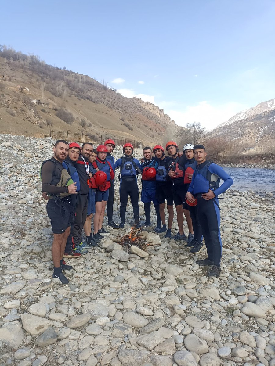 SuleymanByt's tweet photo. Çatak Belediyespor Rafting Takımlarımızla Geçtiğimiz hafta sonu Su Antremanlarına Start verdik,Kazasız belasız, başarılı bir sezon geçirmek dileğiyle.
@AbdrrhmnSeylan @CihanYALIN13 @Erdogan_babur06 https://t.co/euypl0837M