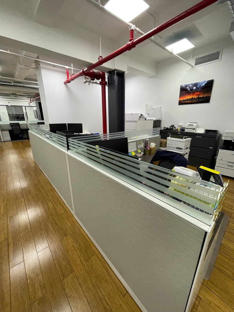 getLayr's tweet image. Custom cut 3M dusted crystal for privacy.  Custom printed #nyc #skyline for the main conference room.  Simple, clean, looks 💯🔥👀 #layr #custom #letsgo