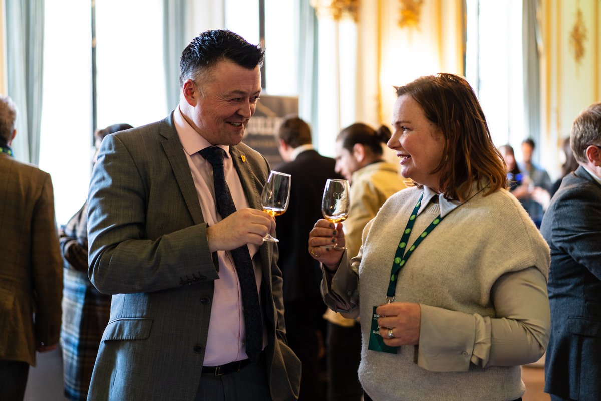 16 Irish drinks brands met with 70+ buyers and key UK influencers at Bord Bia’s #MeetTheMakers event at the Embassy of Ireland in London. 🇮🇪🇬🇧

The UK remains a strong market for the category, accounting for 14% of total Irish drinks exports. 

#IrishDrinksExports #TradingwithUK